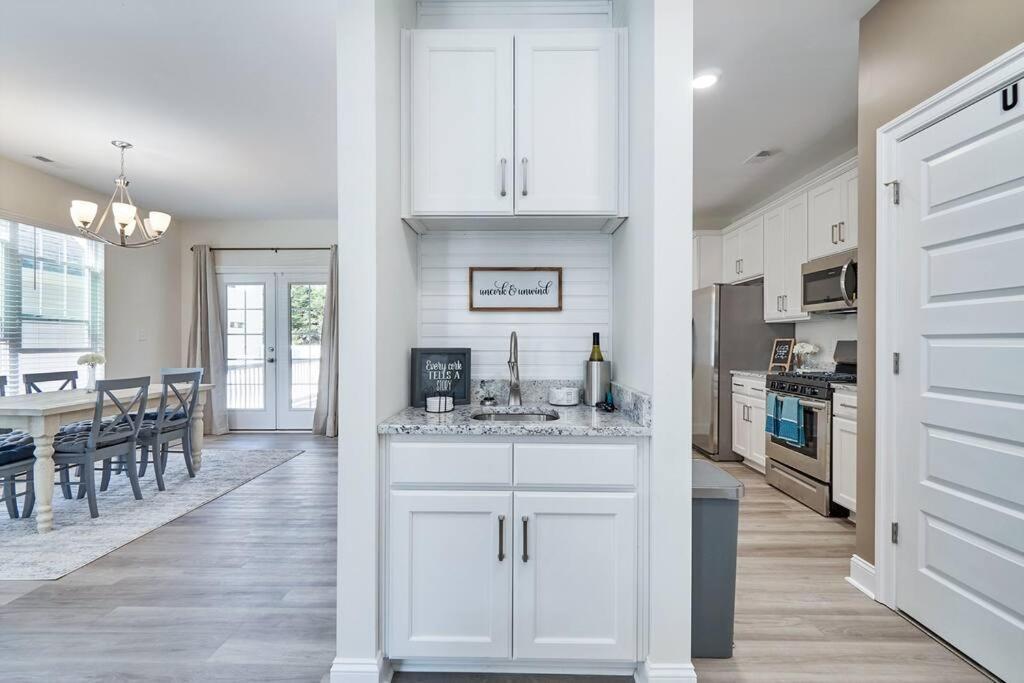 Luxurious Alberta Beach House W/ Historical Detail Hampton Luaran gambar